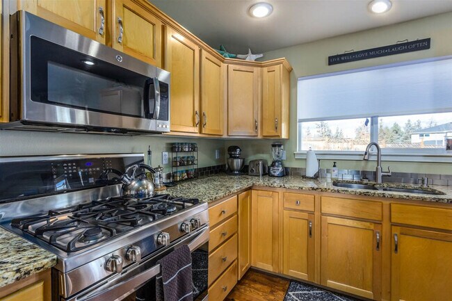 Building Photo - 63055 Yampa Way