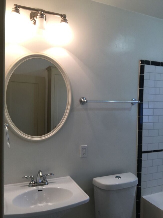 Building Photo - Fenced 3 Bedroom House with Two Car Driveway! Located in the Heart of North Park! In Unit Washer ...