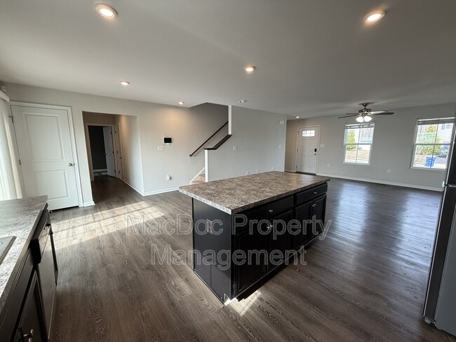 Building Photo - 127 Harper Ln