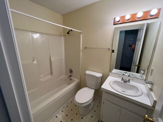 Building Photo - 3105 Verdugo Dr