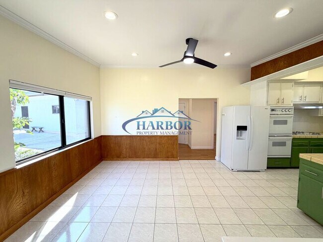 Building Photo - 827 W 22nd St