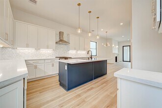 Building Photo - 3503 Anita St