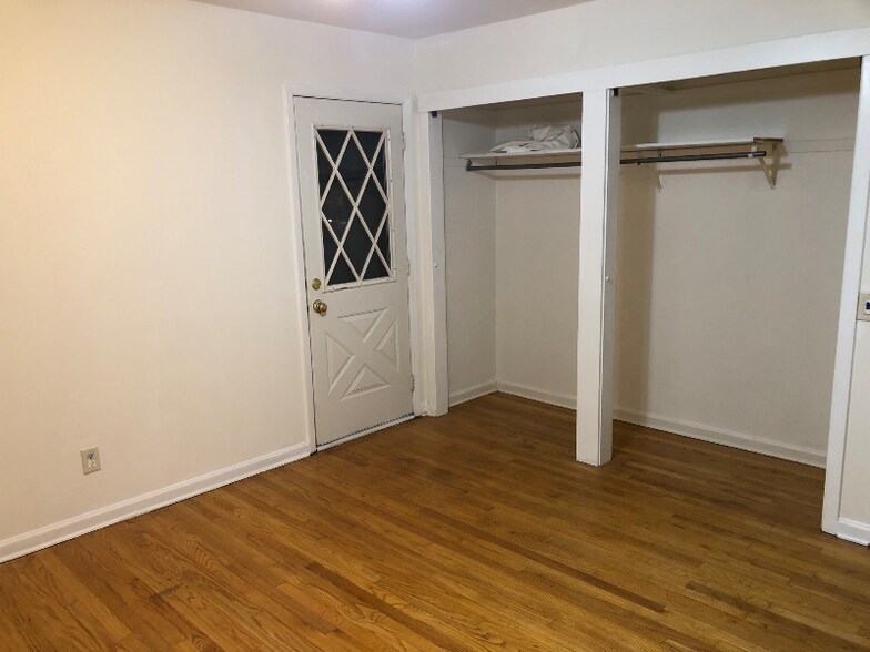 Building Photo - 2413 Brentwood Pkwy