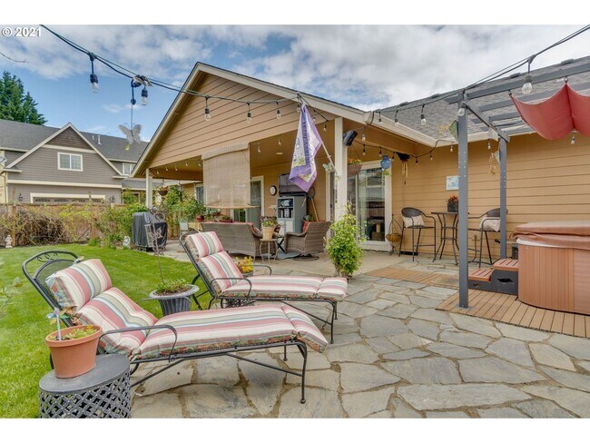 Building Photo - Charming One Level Custom Home