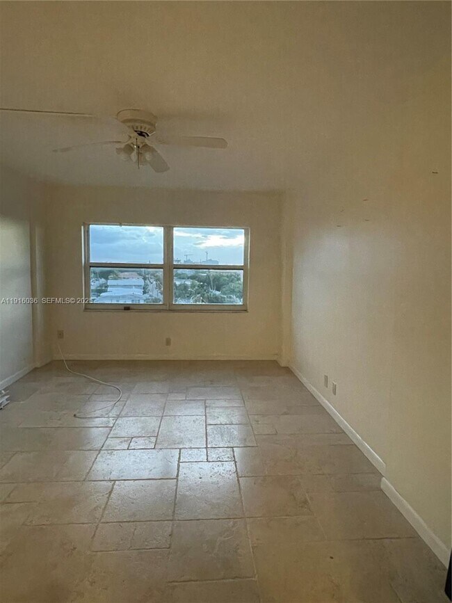 Building Photo - 2900 NE 30th St