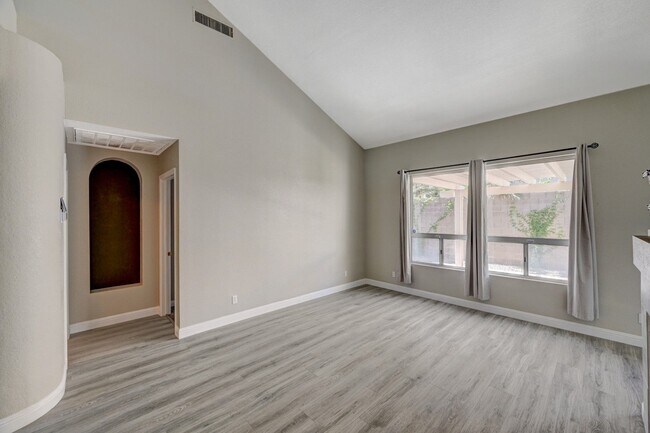 Building Photo - One-of-A-Kind 2 Story, 3 Bedroom with 3 Full Baths Home in the Heart of Summerlin!