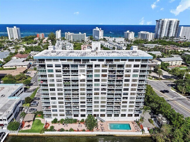 Building Photo - 1401 N Riverside Dr