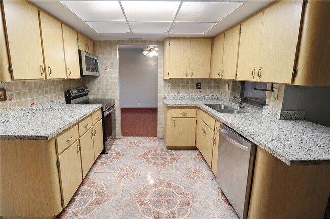 Building Photo - 3241 NW 40th St