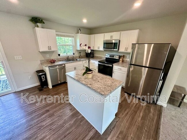 Building Photo - 605 Lakeview Cove