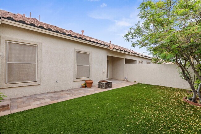 Building Photo - Charming and spacious single-story townhome nestled within a gated community in the desirable Nor...