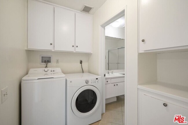 Building Photo - 18103 Coastline Dr