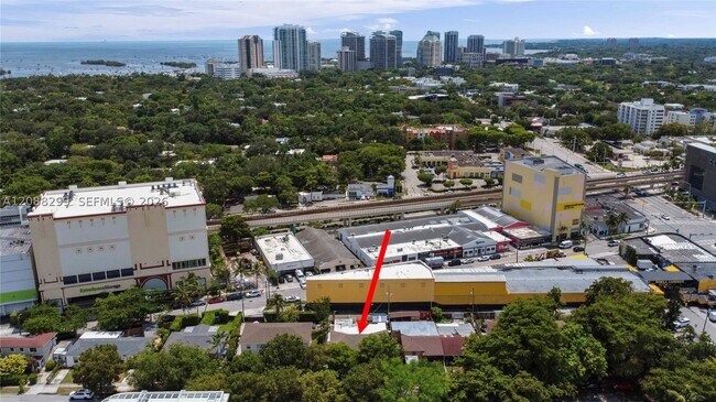 Building Photo - 2530 SW 27th St