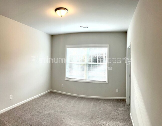 Building Photo - 4579 Silver Oak Dr SW