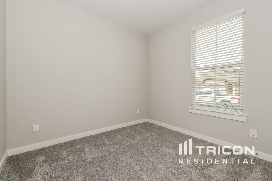 Building Photo - 2589 Dulaney Dr