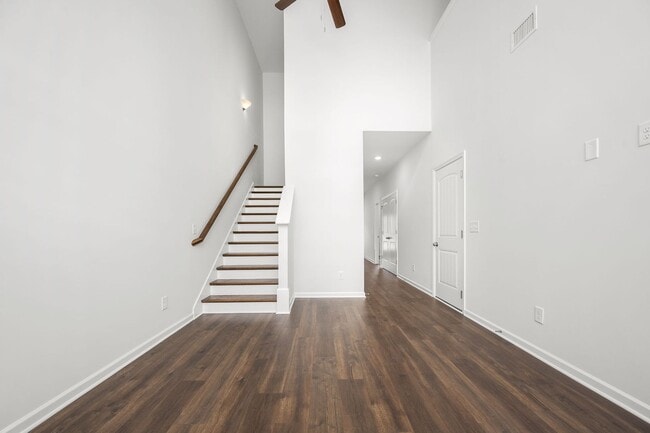 Building Photo - Park Place Townhome!