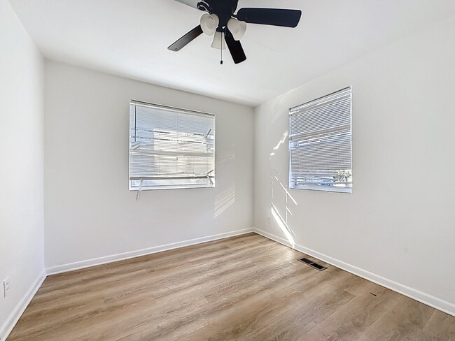 Building Photo - 5330 Quan Dr