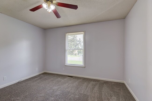 Building Photo - 204 Bob White Dr
