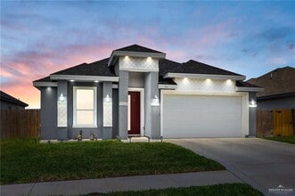 Building Photo - 14 Oak Ridge St