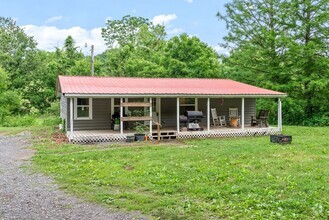 Building Photo - Country Living on 1 1/2 Acres For Rent!