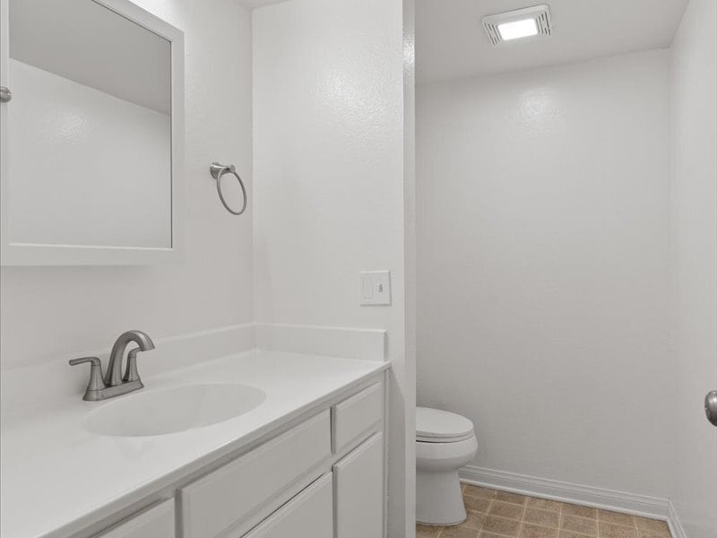 Building Photo - 2210 Gaviota Ave
