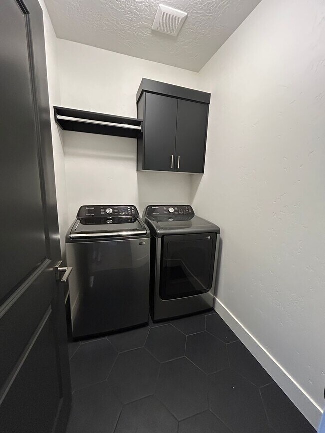 Building Photo - Riverstone: 3 Bedroom 3 Bath, Patio Home, ...