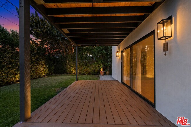 Building Photo - 393 Huntley Dr