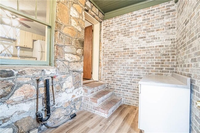 Building Photo - 1865 Oak Grove Rd NE