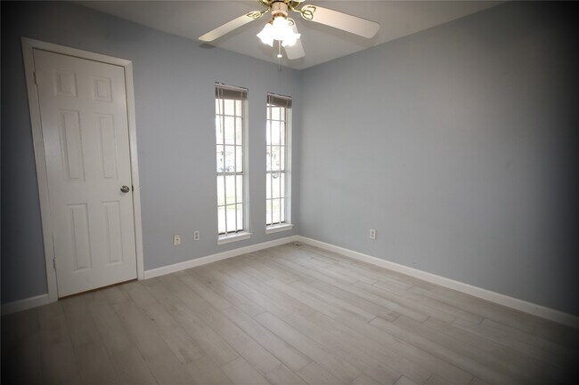 Building Photo - 2502 Knoll St