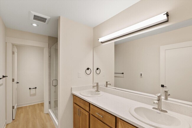Building Photo - 4107 E 28th Ave