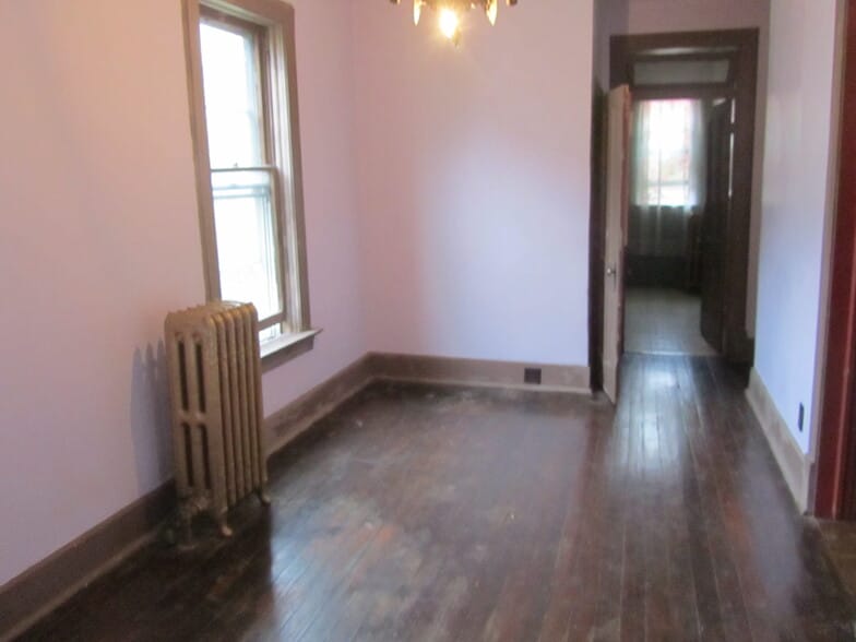 Office - 204 S 6th St