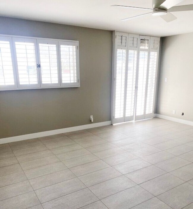 Building Photo - GREAT 3 Bedroom 2.5 Bath in Paradise Valley!