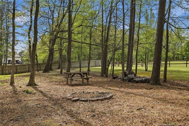 Building Photo - 50 Dino Ct