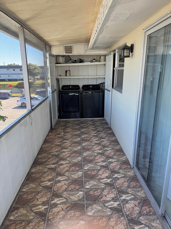 Building Photo - 669 Monaco Ct