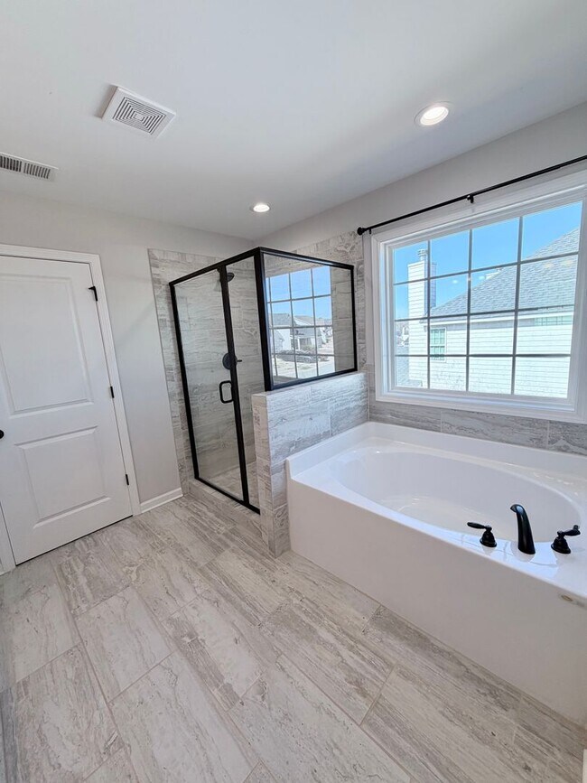 Building Photo - 215 Shoshone Cir