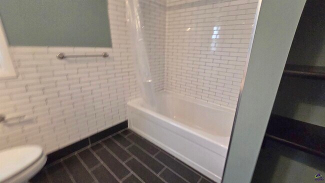 Building Photo - 106 Mason Dr