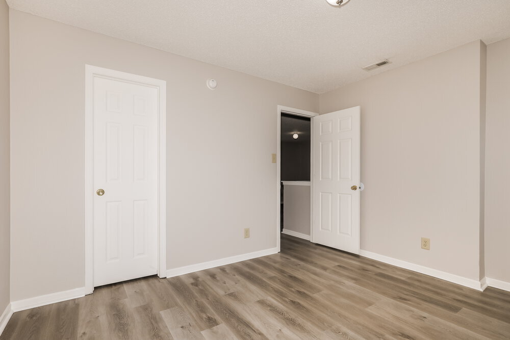 Building Photo - 11351 N Creekside Dr
