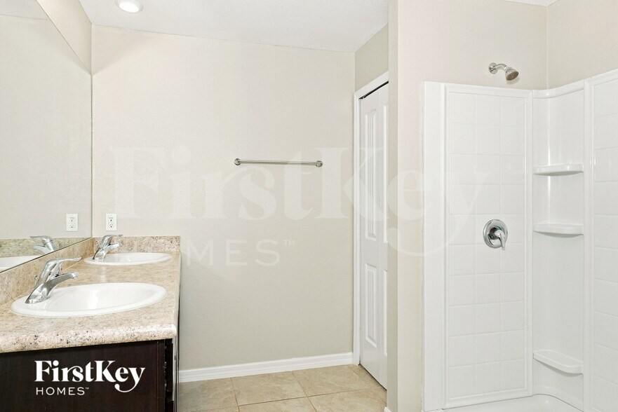 Building Photo - 4611 Belladonna Ave