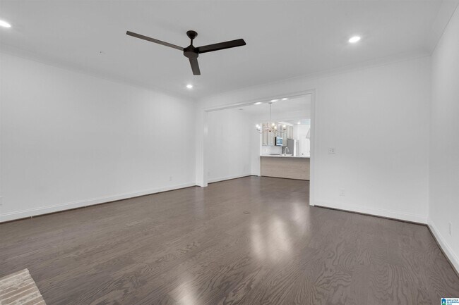 Building Photo - 4228 Oakview Ln