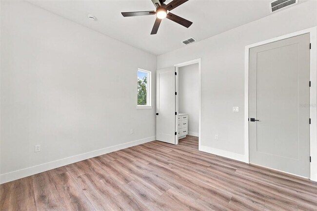 Building Photo - 561 N Thompson Rd