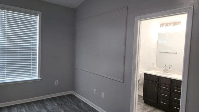 Building Photo - 211 Spring Bank Ave