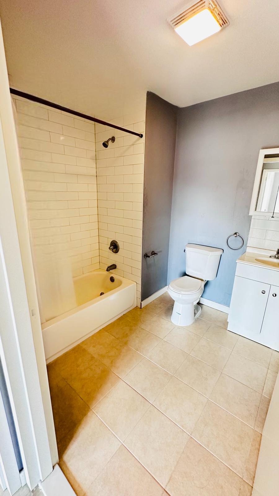 Building Photo - 216 12th Ave