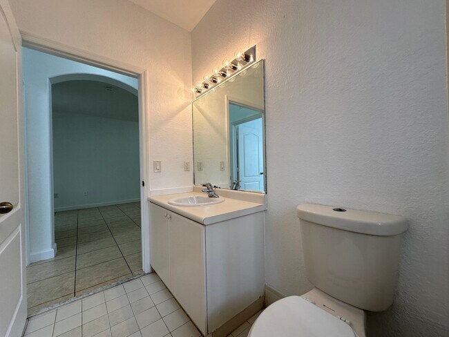 Building Photo - 2650 SE 16th Ter