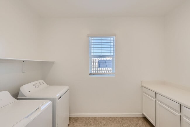 Building Photo - Beautiful 4 bed, 4.5 bath, 3 car garage with full casita!