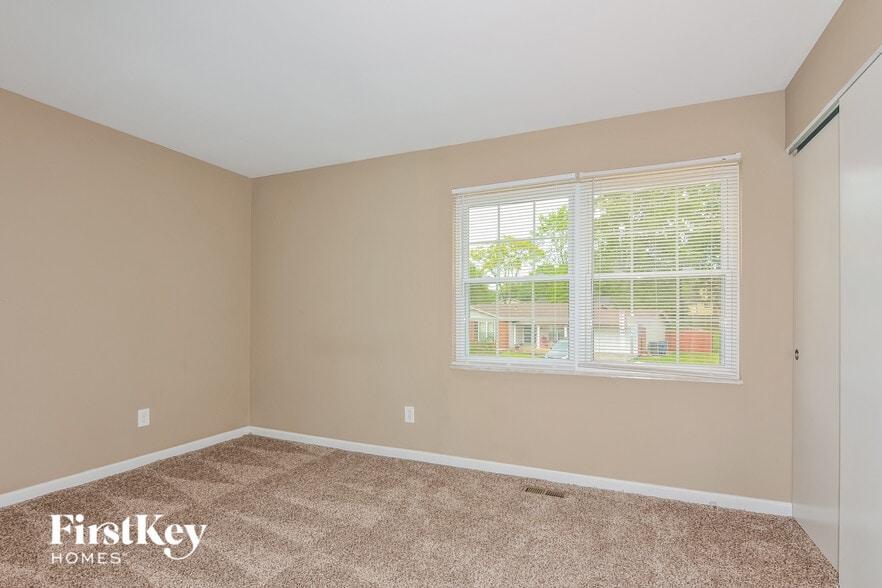 Building Photo - 5708 Madlar Ln