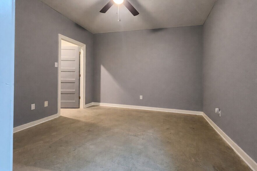 Building Photo - 343 W Johnson St