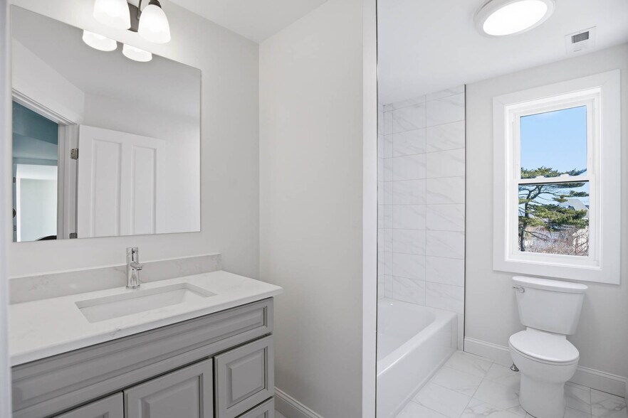 Building Photo - 23 Blake St