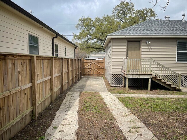 Building Photo - 3013 Palmetto St