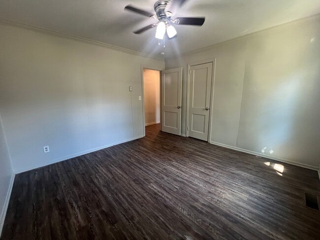 Building Photo - 3 bedroom 2 bathroom home