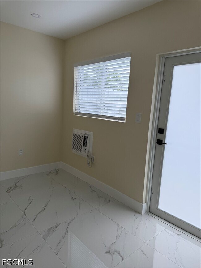 Building Photo - 4969 Vincennes St