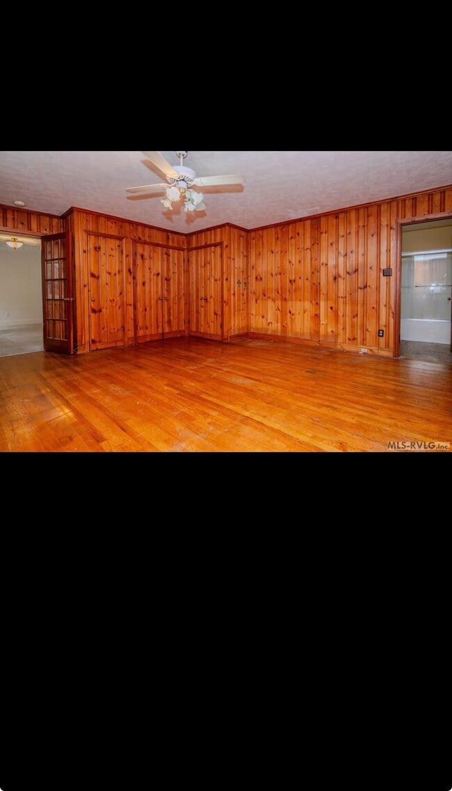 Primary Photo - 209 Long Cir